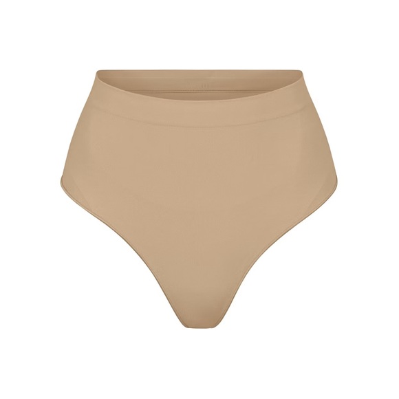 SKIMS Seamless Sculpt Mid Waist Thong - Picture 5 of 7